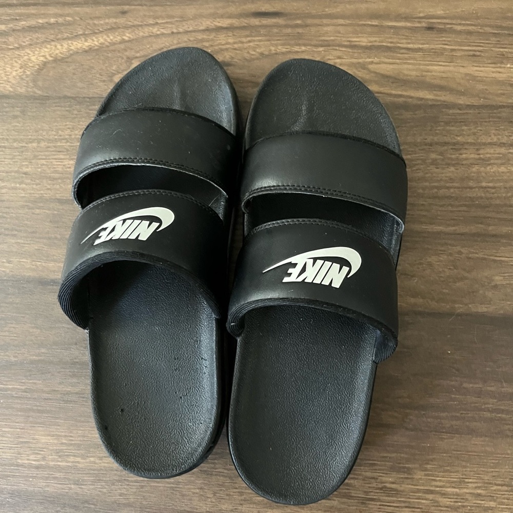 Gently used Nike slides size 9